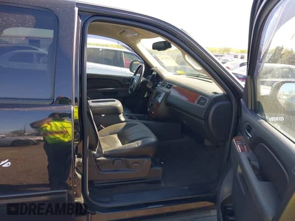 2011 Chevrolet Tahoe с VIN 1GNSKDFJXBR194343, выставлен на аукционе IAAI как лот 41952041 с пробегом 145 042 миль миль и . История ставок и продаж доступна на DreamBid. Изображение 5.