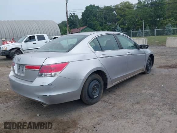 2011 Honda Accord LX с VIN 1HGCP2F30BA031706, выставлен на аукционе IAAI как лот 42913265 с пробегом 188 357 миль миль и . История ставок и продаж доступна на DreamBid. Изображение 4.