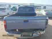 1999 Toyota Tacoma z VIN 4TAWN72N8XZ456195, wystawiony jako IAAI lot #43393428 z przebiegiem 499 113 mil mil oraz . Historia ofert i sprzedaży dostępna na DreamBid. Obrazek 16.