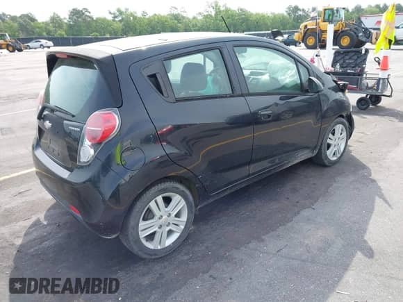 2015 Chevrolet Spark LT z VIN KL8CD6S95FC743480, wystawiony jako IAAI lot #42074282 z przebiegiem 115 264 mil mil oraz . Historia ofert i sprzedaży dostępna na DreamBid. Obrazek 4.