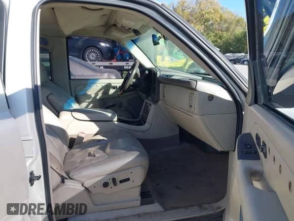 2004 Cadillac Escalade ESV Platinum Edition с VIN 3GYFK66N44G133530, выставлен на аукционе IAAI как лот 40618715 с пробегом 299 443 миль миль и . История ставок и продаж доступна на DreamBid. Изображение 5.