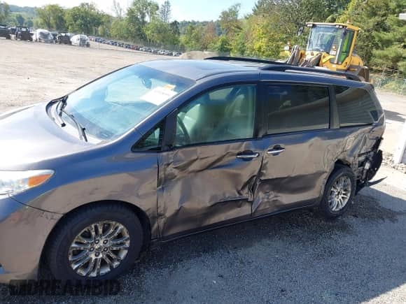 2016 Toyota Sienna XLE with VIN 5TDYK3DC1GS745866, listed as a IAAI auction lot 43318099 with 148,339 mi miles and . Bid and sale history available at DreamBid. Image 6.