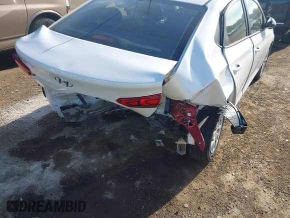 2020 Hyundai Accent SE z VIN 3KPC24A64LE126326, wystawiony jako IAAI lot #43422687 z przebiegiem 54 488 mil mil oraz . Historia ofert i sprzedaży dostępna na DreamBid. Obrazek 18.