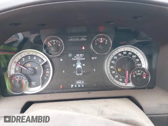 2018 Ram 1500 Laramie z VIN 1C6RR7NM4JS353839, wystawiony jako IAAI lot #42470888 z przebiegiem 93 645 mil mil oraz . Historia ofert i sprzedaży dostępna na DreamBid. Obrazek 7.