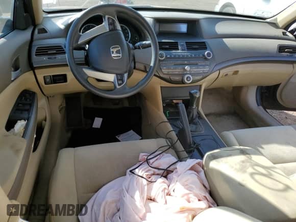 2010 Honda Accord LX z VIN 1HGCP2E31AA015109, wystawiony jako Copart lot #73314174 z przebiegiem Nie podano mil oraz Szkoda całkowita • Salvage title. Historia ofert i sprzedaży dostępna na DreamBid. Obrazek 8.