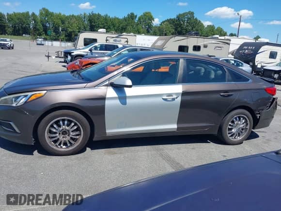 2017 Hyundai Sonata SE с VIN 5NPE24AF9HH447449, выставлен на аукционе IAAI как лот 43094876 с пробегом 159 496 миль миль и . История ставок и продаж доступна на DreamBid. Изображение 14.