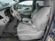 2013 Toyota Sienna LE AAS с VIN 5TDKK3DC1DS389260, выставлен на аукционе Copart как лот 84807565 с пробегом 238 792 миль миль и Списание • Salvage title. История ставок и продаж доступна на DreamBid. Изображение 7.