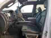 2024 Ram 1500 Laramie z VIN 1C6RREJTXRN122648, wystawiony jako Copart lot #62589215 z przebiegiem 12 096 mil mil oraz Szkoda całkowita • Salvage title. Historia ofert i sprzedaży dostępna na DreamBid. Obrazek 7.