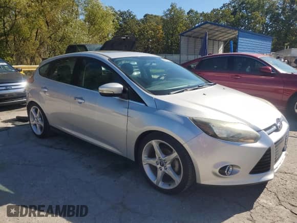 2014 Ford Focus Titanium with VIN 1FADP3N22EL209180, listed as a Copart auction lot 82577545 with 71,107 mi miles and Clean title. Bid and sale history available at DreamBid. Image 4.