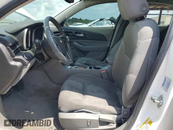 2015 Chevrolet Malibu LS z VIN 1G11B5SL2FF355107, wystawiony jako Copart lot #66708375 z przebiegiem 171 019 mil mil oraz Szkoda całkowita • Salvage title. Historia ofert i sprzedaży dostępna na DreamBid. Obrazek 7.