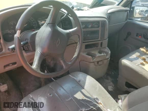 2002 Chevrolet Astro Cargo с VIN 1GCDM19XX2B153004, выставлен на аукционе Copart как лот 66012885 с пробегом Не указан миль и Списание • Salvage title. История ставок и продаж доступна на DreamBid. Изображение 8.
