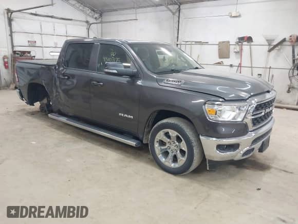 2022 Ram 1500 Big Horn z VIN 1C6RRFFG2NN410725, wystawiony jako IAAI lot #43107175 z przebiegiem 26 975 mil mil oraz . Historia ofert i sprzedaży dostępna na DreamBid. Obrazek 1.