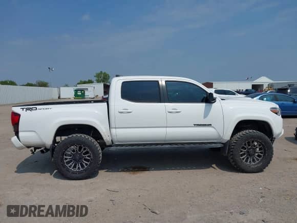 2019 Toyota Tacoma SR5 с VIN 3TMAZ5CN9KM100080, выставлен на аукционе IAAI как лот 43053191 с пробегом 98 434 миль миль и . История ставок и продаж доступна на DreamBid. Изображение 13.