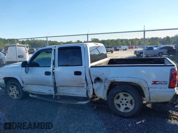 2006 Chevrolet Silverado 1500 LT3 with VIN 2GCEK13T561104802, listed as a IAAI auction lot 43438625 with 317,935 mi miles and . Bid and sale history available at DreamBid. Image 14.