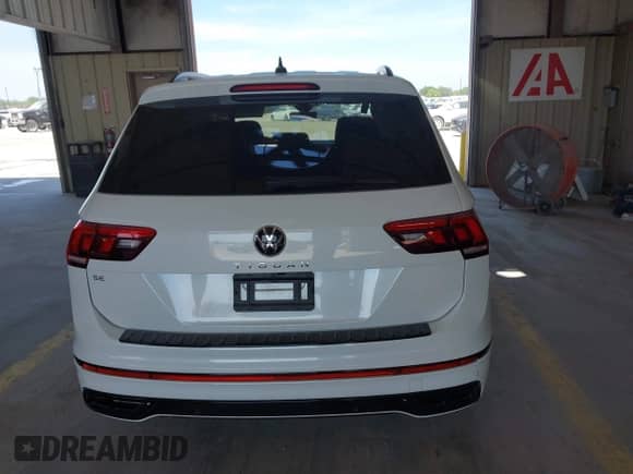 2024 Volkswagen Tiguan SE R-Line Black с VIN 3VVCB7AX4RM108239, выставлен на аукционе IAAI как лот 42265079 с пробегом Не указан миль и . История ставок и продаж доступна на DreamBid. Изображение 16.