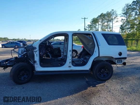 2018 Chevrolet Tahoe Commercial z VIN 1GNLCDEC4JR275440, wystawiony jako IAAI lot #43444649 z przebiegiem Nie podano mil oraz . Historia ofert i sprzedaży dostępna na DreamBid. Obrazek 13.