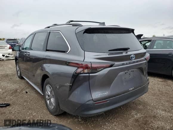 2025 Toyota Sienna XLE z VIN 5TDJSKFC4SS165299, wystawiony jako Copart lot #82189675 z przebiegiem 29 765 mil mil oraz Szkoda całkowita • Salvage title. Historia ofert i sprzedaży dostępna na DreamBid. Obrazek 2.