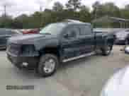 2014 Chevrolet Silverado 3500HD SRW LTZ z VIN 1GC4K1E8XEF128766, wystawiony jako Copart lot #90458265 z przebiegiem Nie podano mil oraz Czysty tytuł • Clean title. Historia ofert i sprzedaży dostępna na DreamBid. Obrazek 1.