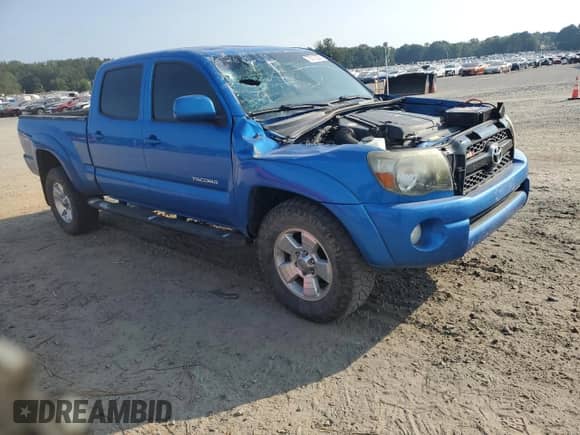 2011 Toyota Tacoma with VIN 3TMMU4FN8BM036194, listed as a Copart auction lot 70212255 with 198,720 mi miles and Salvage title. Bid and sale history available at DreamBid. Image 4.
