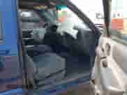 2002 Chevrolet Blazer LS z VIN 1GNDT13W12K197063, wystawiony jako IAAI lot #42436248 z przebiegiem 186 318 mil mil oraz . Historia ofert i sprzedaży dostępna na DreamBid. Obrazek 5.