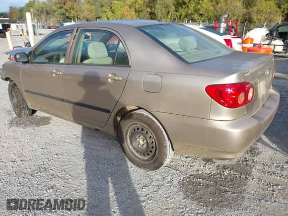 2006 Toyota Corolla LE z VIN 2T1BR32E96C606677, wystawiony jako IAAI lot #43420104 z przebiegiem 201 195 mil mil oraz . Historia ofert i sprzedaży dostępna na DreamBid. Obrazek 3.