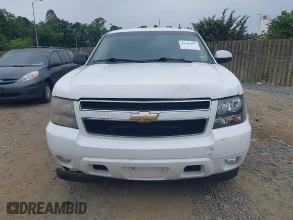 2010 Chevrolet Suburban LT z VIN 1GNUCJE01AR199247, wystawiony jako IAAI lot #42365497 z przebiegiem 289 944 mil mil oraz . Historia ofert i sprzedaży dostępna na DreamBid. Obrazek 12.