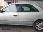 2001 Toyota Camry LE z VIN 4T1BF22K51U958185, wystawiony jako IAAI lot #42913557 z przebiegiem 141 066 mil mil oraz . Historia ofert i sprzedaży dostępna na DreamBid. Obrazek 14.