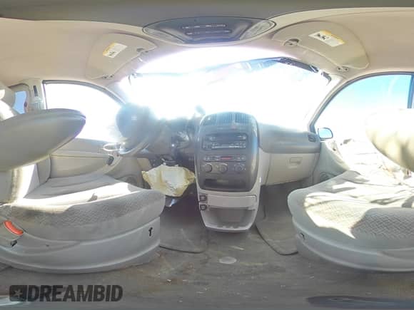 2005 Dodge Caravan SXT z VIN 2D8GP44L45R508766, wystawiony jako Copart lot #89827425 z przebiegiem Nie podano mil oraz Szkoda całkowita • Salvage title. Historia ofert i sprzedaży dostępna na DreamBid. Obrazek 16.