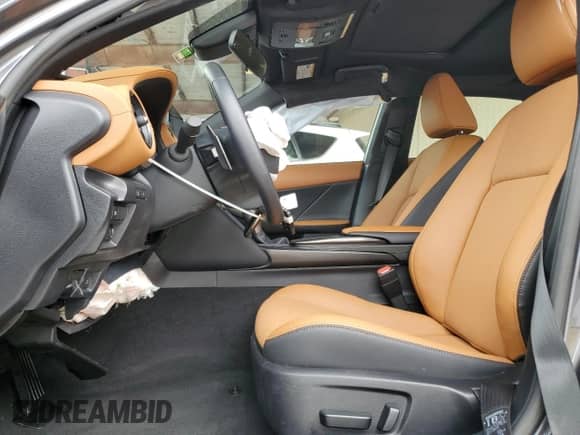 2024 Lexus IS 350 F Sport z VIN JTHBZ1B27R5081029, wystawiony jako Copart lot #81367065 z przebiegiem 3 173 mil mil oraz Szkoda całkowita • Salvage title. Historia ofert i sprzedaży dostępna na DreamBid. Obrazek 7.