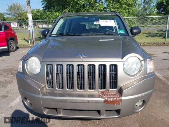 2008 Jeep Compass Sport с VIN 1J8FT47068D635994, выставлен на аукционе IAAI как лот 42392737 с пробегом 169 436 миль миль и . История ставок и продаж доступна на DreamBid. Изображение 12.