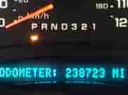 2006 Chevrolet Silverado 1500 LT3 z VIN 2GCEK13T661134570, wystawiony jako IAAI lot #43357401 z przebiegiem 238 723 mil mil oraz . Historia ofert i sprzedaży dostępna na DreamBid. Obrazek 16.