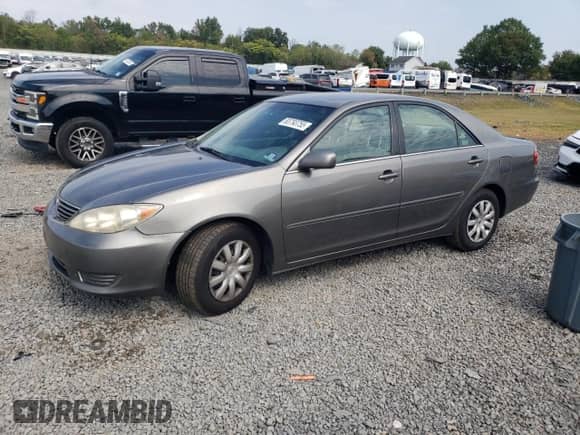 2006 Toyota Camry STD с VIN 4T1BE30K96U746019, выставлен на аукционе Copart как лот 83793755 с пробегом 150 578 миль миль и Списание • Salvage title. История ставок и продаж доступна на DreamBid. Изображение 1.