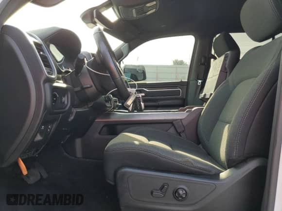 2020 Ram 1500 Big Horn z VIN 1C6SRFFM6LN248876, wystawiony jako Copart lot #65591695 z przebiegiem 111 401 mil mil oraz Szkoda całkowita • Salvage title. Historia ofert i sprzedaży dostępna na DreamBid. Obrazek 7.