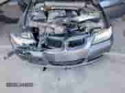 2007 BMW 3 Series 328i z VIN WBAVA33537PV66051, wystawiony jako Copart lot #82264715 z przebiegiem 102 572 mil mil oraz Szkoda całkowita • Salvage title. Historia ofert i sprzedaży dostępna na DreamBid. Obrazek 11.