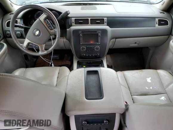 2009 Chevrolet Avalanche LTZ z VIN 3GNFK32059G207437, wystawiony jako Copart lot #60010445 z przebiegiem 159 422 mil mil oraz Czysty tytuł • Clean title. Historia ofert i sprzedaży dostępna na DreamBid. Obrazek 8.