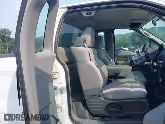 2007 Ford F-150 XL with VIN 1FTRF14V27KC32700, listed as a IAAI auction lot 42902370 with 108,509 mi miles and . Bid and sale history available at DreamBid. Image 8.