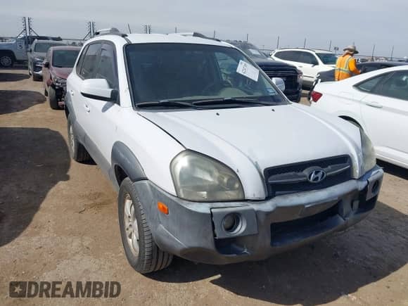 2007 Hyundai Tucson SE z VIN KM8JN12D77U567610, wystawiony jako IAAI lot #42247105 z przebiegiem 171 833 mil mil oraz . Historia ofert i sprzedaży dostępna na DreamBid. Obrazek 1.