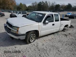 2005 Chevrolet Silverado 1500 Work Truck z VIN 2GCEC19V651275028, wystawiony jako Copart lot #79047114 z przebiegiem 284 171 mil mil oraz Czysty tytuł • Clean title. Historia ofert i sprzedaży dostępna na DreamBid. Obrazek 1.