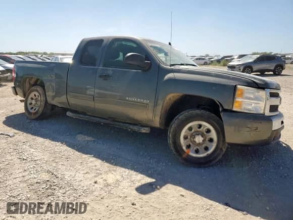 2011 Chevrolet Silverado 1500 LS z VIN 1GCRCREA8BZ135505, wystawiony jako Copart lot #66717065 z przebiegiem Nie podano mil oraz Szkoda całkowita • Salvage title. Historia ofert i sprzedaży dostępna na DreamBid. Obrazek 4.