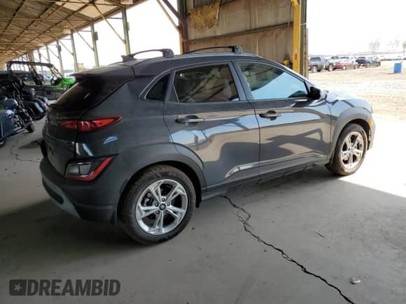 2023 Hyundai Kona SEL с VIN KM8K32ABXPU989662, выставлен на аукционе Copart как лот 68857465 с пробегом 22 928 миль миль и Списание • Salvage title. История ставок и продаж доступна на DreamBid. Изображение 3.