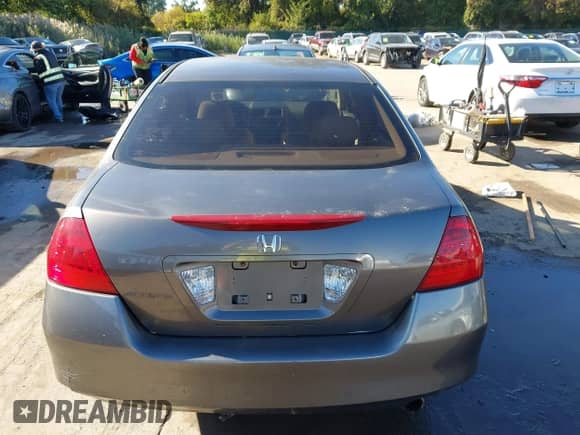 2006 Honda Accord EX z VIN 1HGCM567X6A122159, wystawiony jako IAAI lot #43410142 z przebiegiem 191 536 mil mil oraz . Historia ofert i sprzedaży dostępna na DreamBid. Obrazek 16.