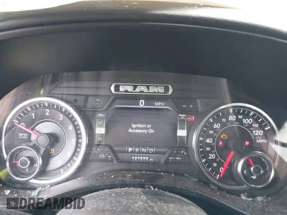 2019 Ram 1500 Big Horn z VIN 1C6RRFFG1KN796534, wystawiony jako IAAI lot #42624998 z przebiegiem 121 272 mil mil oraz . Historia ofert i sprzedaży dostępna na DreamBid. Obrazek 7.