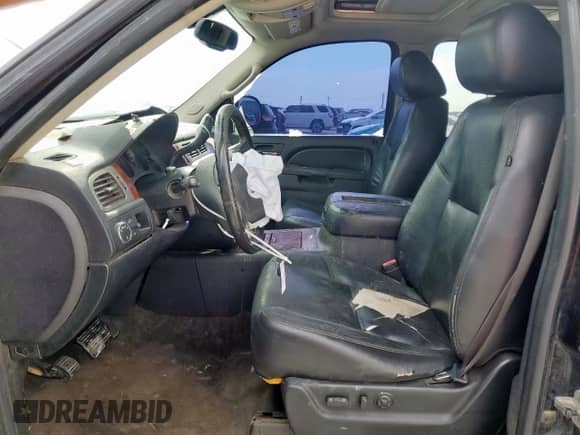 2010 Chevrolet Tahoe LTZ z VIN 1GNUCCE07AR193271, wystawiony jako Copart lot #66304475 z przebiegiem 244 324 mil mil oraz Szkoda całkowita • Salvage title. Historia ofert i sprzedaży dostępna na DreamBid. Obrazek 7.