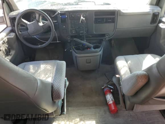 2003 Chevrolet Express Passenger with VIN 1GAHG39UX31231081, listed as a Copart auction lot 62132445 with 207,650 mi miles and Salvage title. Bid and sale history available at DreamBid. Image 8.