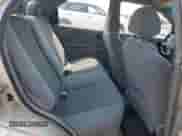 2004 Chevrolet Aveo LS z VIN KL1TJ526X4B142799, wystawiony jako Copart lot #59663475 z przebiegiem 185 731 mil mil oraz Szkoda całkowita • Salvage title. Historia ofert i sprzedaży dostępna na DreamBid. Obrazek 10.