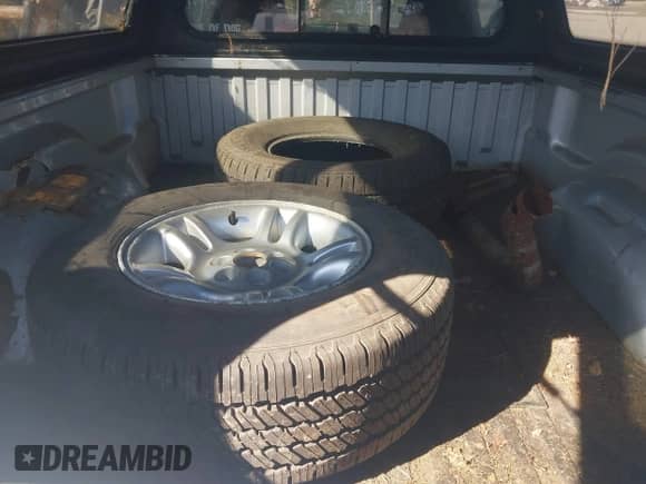 2001 Dodge Dakota with VIN 1B7GG26X31S159885, listed as a IAAI auction lot 41777960 with 91,393 mi miles and . Bid and sale history available at DreamBid. Image 12.