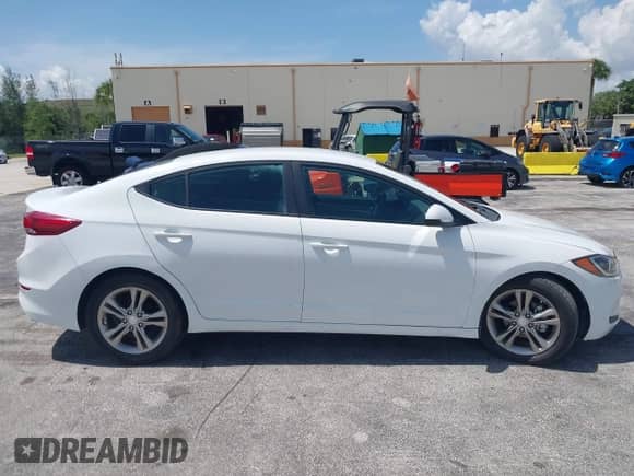 2018 Hyundai Elantra SE z VIN 5NPD74LF7JH276152, wystawiony jako IAAI lot #42682791 z przebiegiem 65 644 mil mil oraz . Historia ofert i sprzedaży dostępna na DreamBid. Obrazek 13.