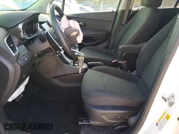 2021 Chevrolet Trax LS с VIN KL7CJKSM5MB361544, выставлен на аукционе Copart как лот 84441205 с пробегом 42 214 миль миль и Списание • Salvage title. История ставок и продаж доступна на DreamBid. Изображение 7.