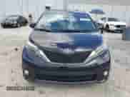 2017 Toyota Sienna SE z VIN 5TDXZ3DC4HS807303, wystawiony jako Copart lot #85186705 z przebiegiem 113 782 mil mil oraz Szkoda całkowita • Salvage title. Historia ofert i sprzedaży dostępna na DreamBid. Obrazek 5.