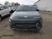 2024 Hyundai Kona Essential z VIN KM8HACAB1RU099740, wystawiony jako Copart lot #79719354 z przebiegiem 23 489 mil mil oraz Szkoda całkowita • Salvage title. Historia ofert i sprzedaży dostępna na DreamBid. Obrazek 5.